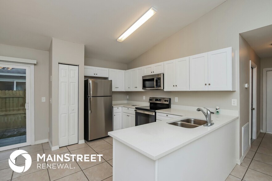 Building Photo - 1336 21st Ave SW