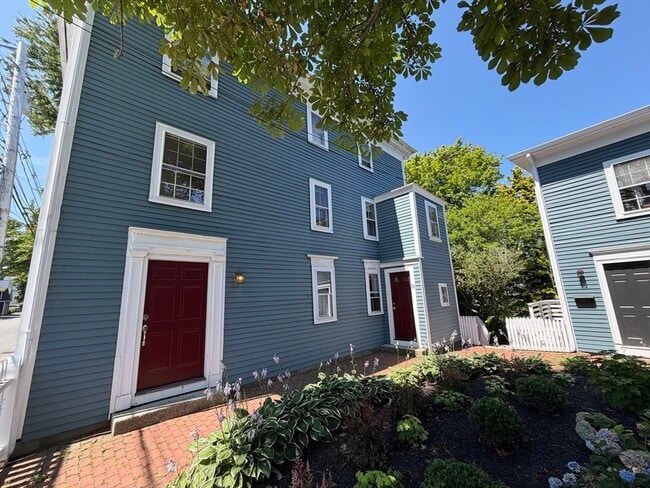 Building Photo - 51 Elm St