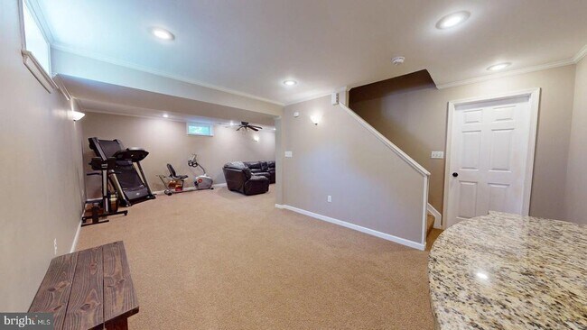 Building Photo - 14 Palace Ln