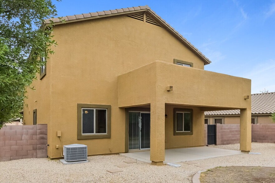 Building Photo - 121 W Calle Paso Suave