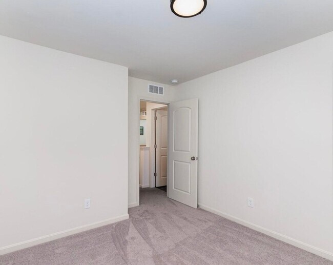 Building Photo - 4BR/2.5 Home for Rent in Cherry Clen!