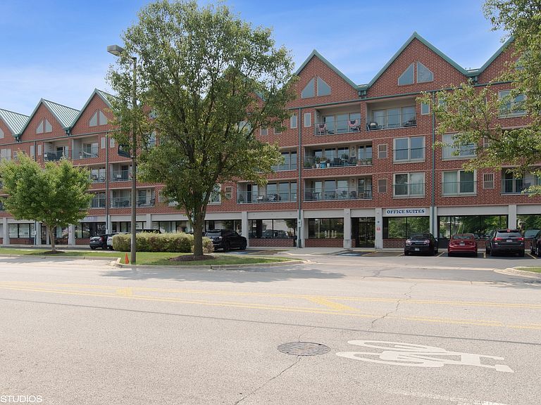 Primary Photo - 1111 Burlington Ave