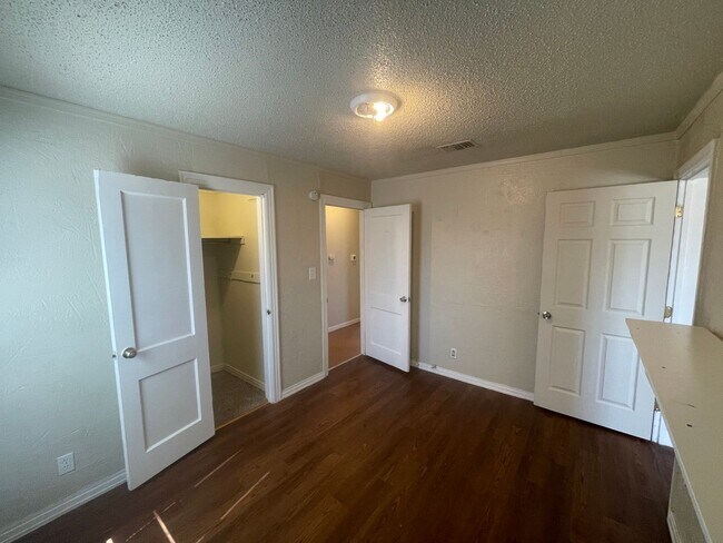Building Photo - 3821 S Van Buren St