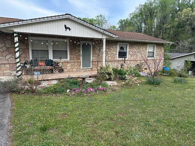 Building Photo - 218 Chesterfield Ln