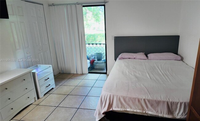 Building Photo - 3037 NW 118th Dr