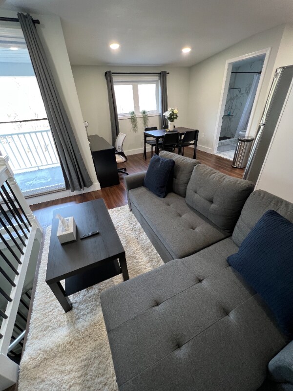 Building Photo - 109 Willow Ave