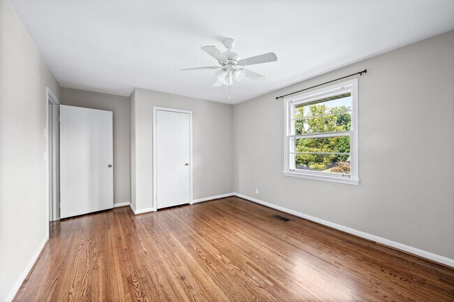 Building Photo - Beautifully Updated 3BR/1.5BA Home in Cove...