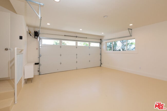 Building Photo - 12800 Stanwood Dr