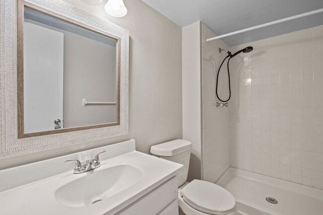Building Photo - New Listing in Virginia Beach!