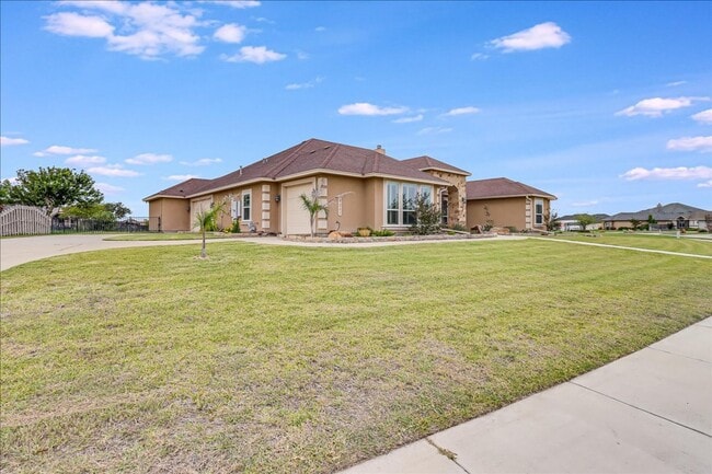 Building Photo - 6241 Lago Vista Dr