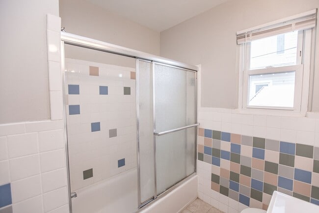 Building Photo - 9275 Hickory St