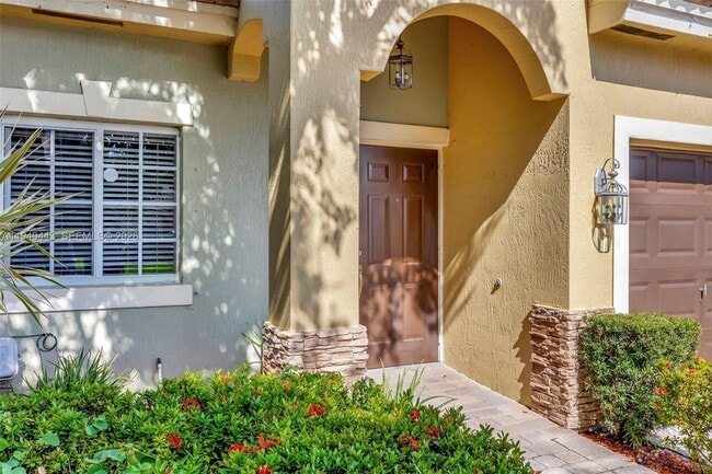 Building Photo - 1192 NE 32nd Ave