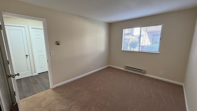 Building Photo - Renovated 2 Bedroom 1 Bath Condo w/ Balcony! -- Available Now !!!