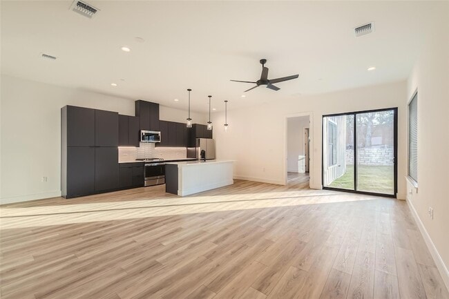 Building Photo - 590 Old Ml Rd