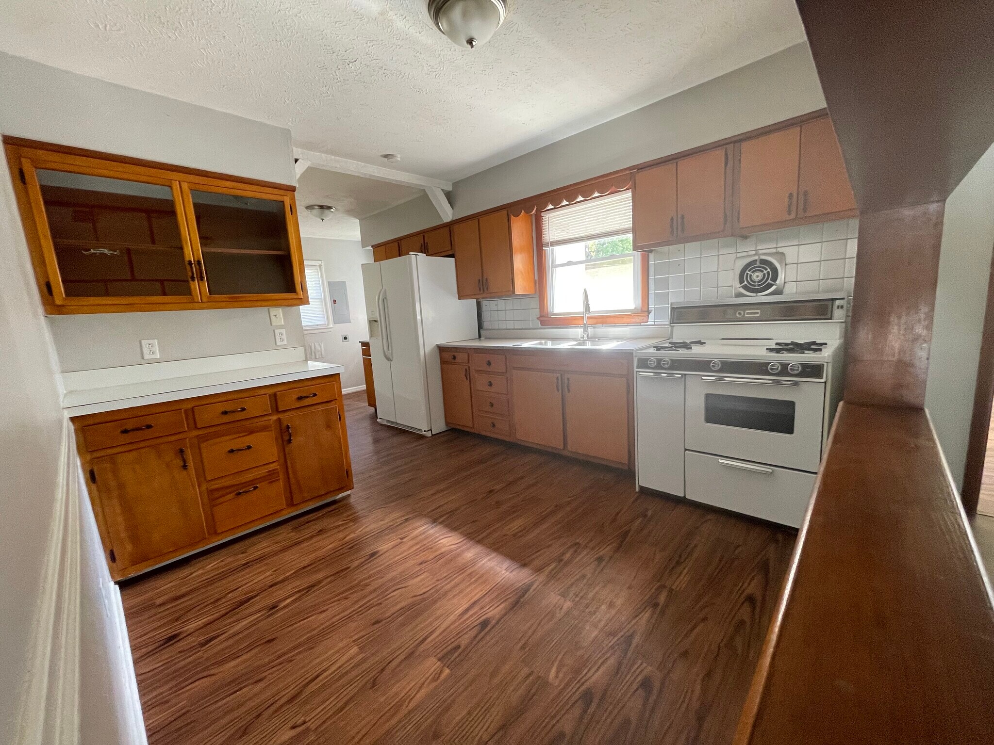 Building Photo - 710 Tamarack Rd