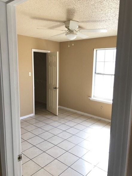 Bedroom - 612 Rue St Martin