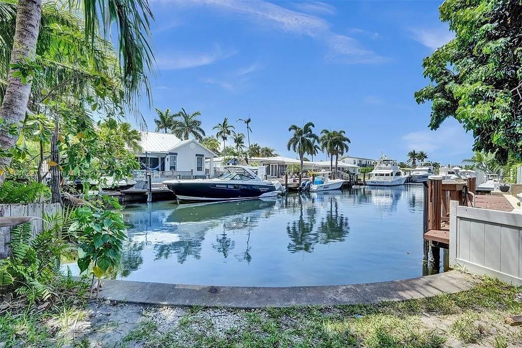 Building Photo - 2761 NE 12th St