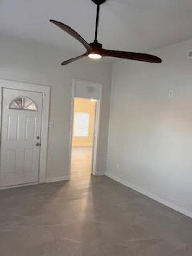 Building Photo - Just minutes away from IUPUI's campus and downtown,