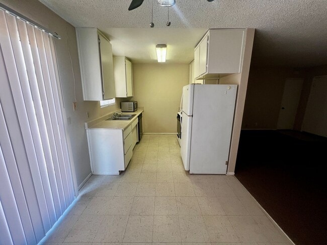 Building Photo - 73451 Sun Valley Dr