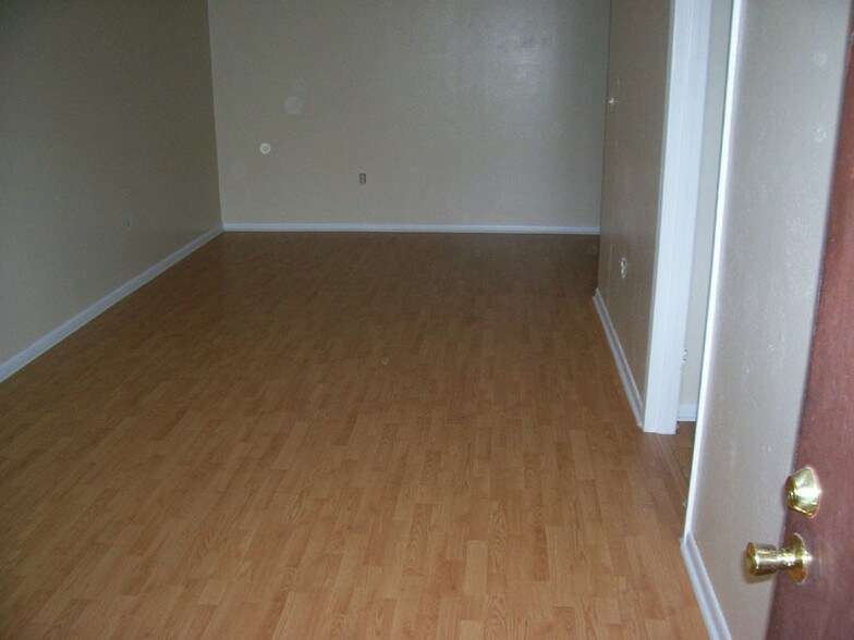 Building Photo - 603 Sunset Ln