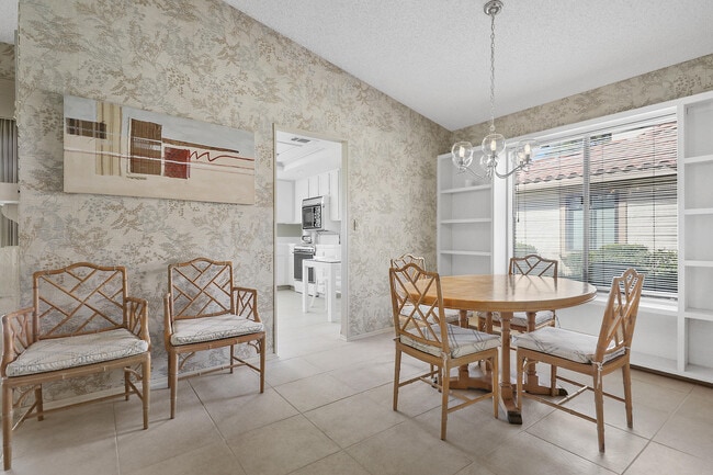 Building Photo - 175 Gran Via