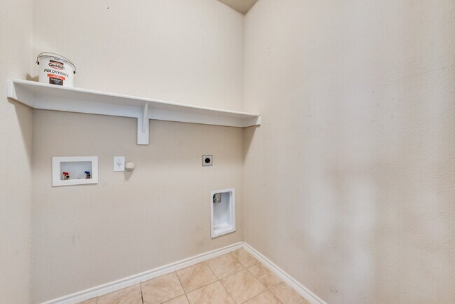 Building Photo - Attractive 4-Bedroom Home in Villages of Eagle Mountain!