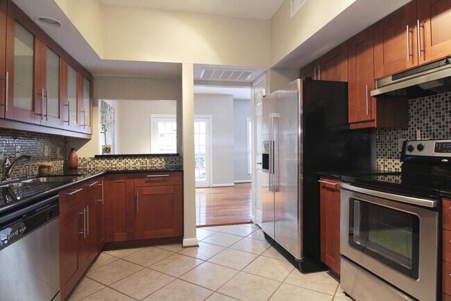 Building Photo - 1300 Augusta Dr