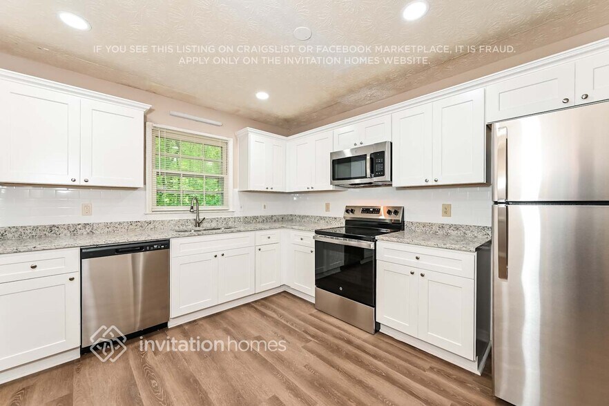 Building Photo - 1460 Sundale Dr