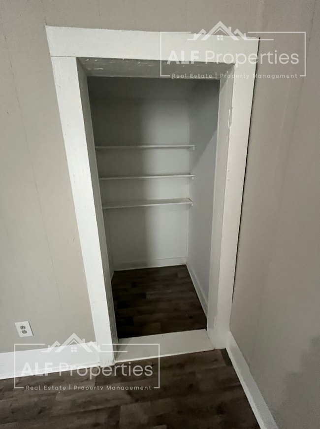 Building Photo - Charming 2-bedroom, 1-bath home in the Heart of Downtown