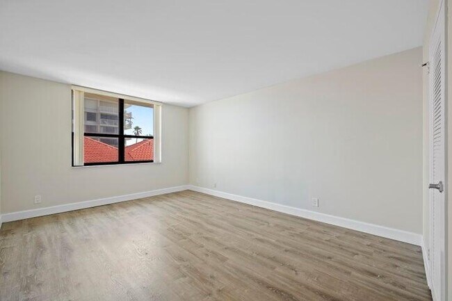 Building Photo - 5480 N Ocean Dr