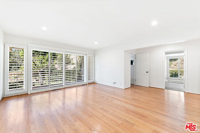 Building Photo - 8900 Alto Cedro Dr