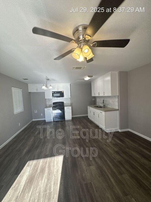 Building Photo - 126 W San Joaquin Ave