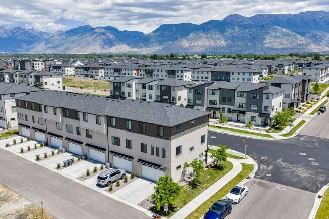 Building Photo - 461 S 900 W
