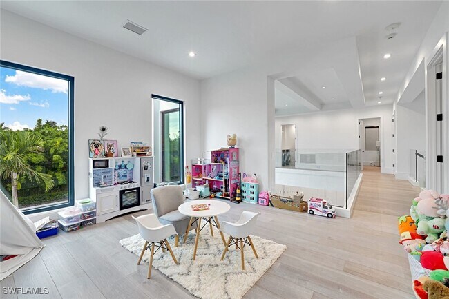 Building Photo - 641 Starboard Dr