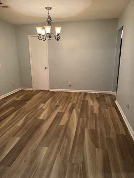 Dining Room - 4039 Pershing Ave