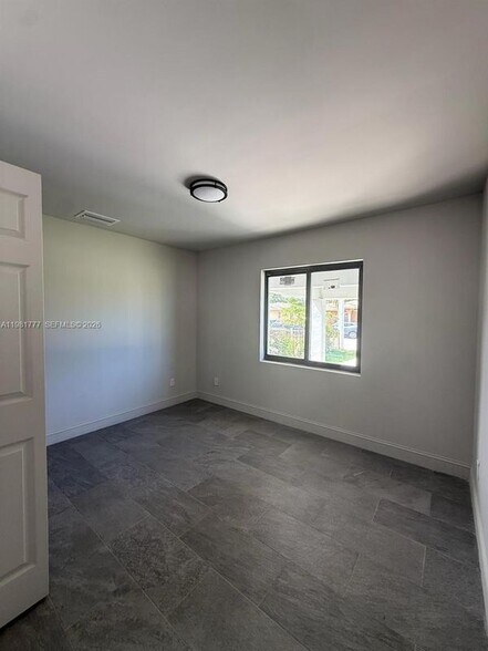 Building Photo - 2806 NW 9th Ct