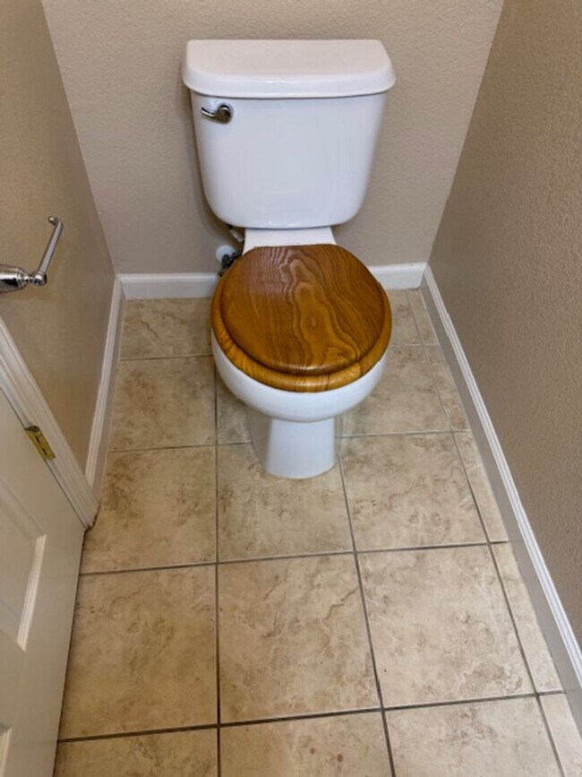 Building Photo - Gorgeous Natomas Condo