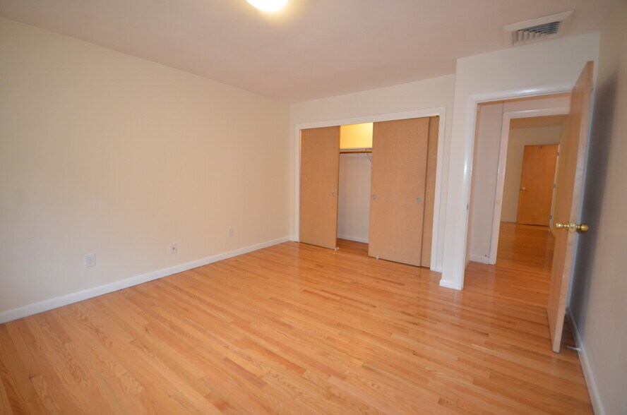 Building Photo - 20 Mossdale Rd