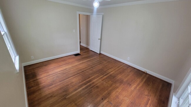 Building Photo - 3 Bedroom Close to Seneca Park