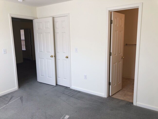 Building Photo - 146-K University Village
