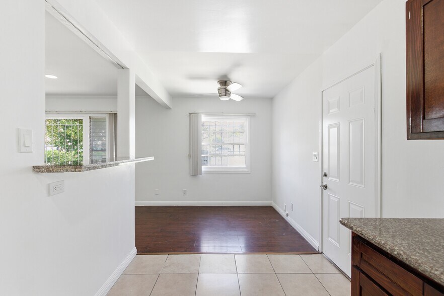 Building Photo - 534 Hyde Park Pl