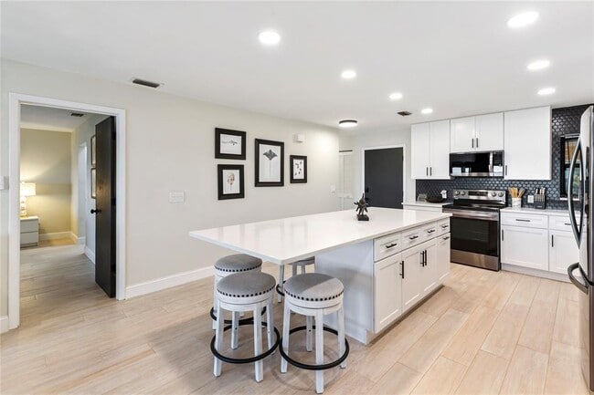 Building Photo - 3887 Catalina Dr