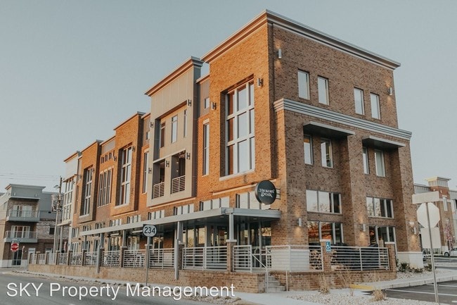 Primary Photo - 705 State St