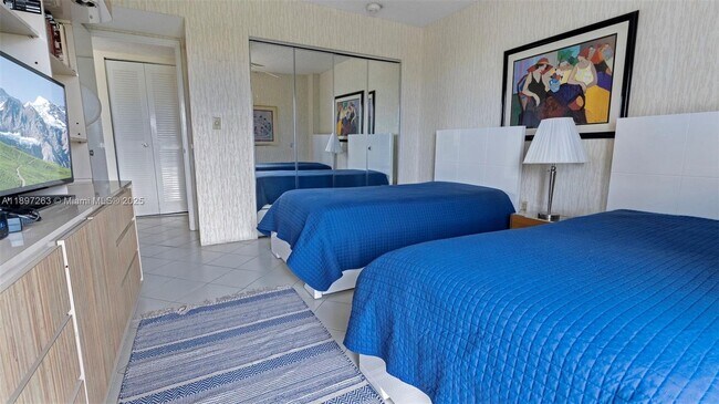 Building Photo - 3701 N Country Club Dr