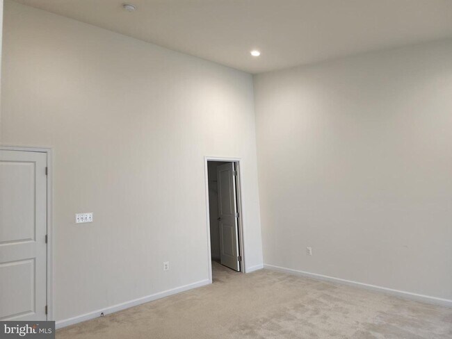 Building Photo - 25020 Cambridge Hl Ter