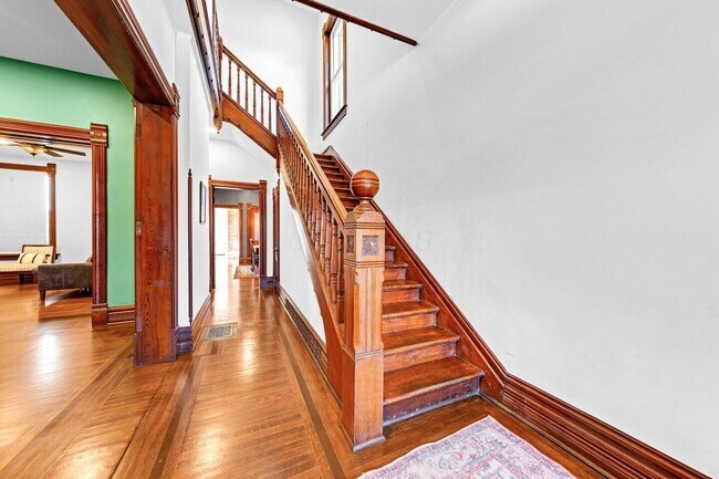 Building Photo - 1187 S High St