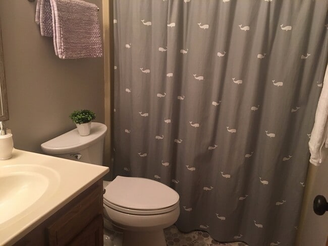 Building Photo - Spacious 3BR 2BA One-level West Knox