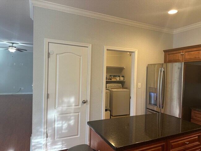 Building Photo - Ingleside