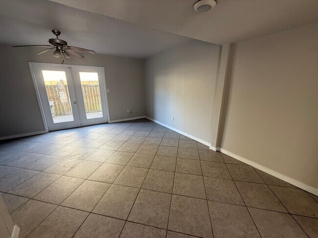 Building Photo - 1625 Martin Bluff Rd