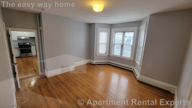 Building Photo - 564 Putnam Ave